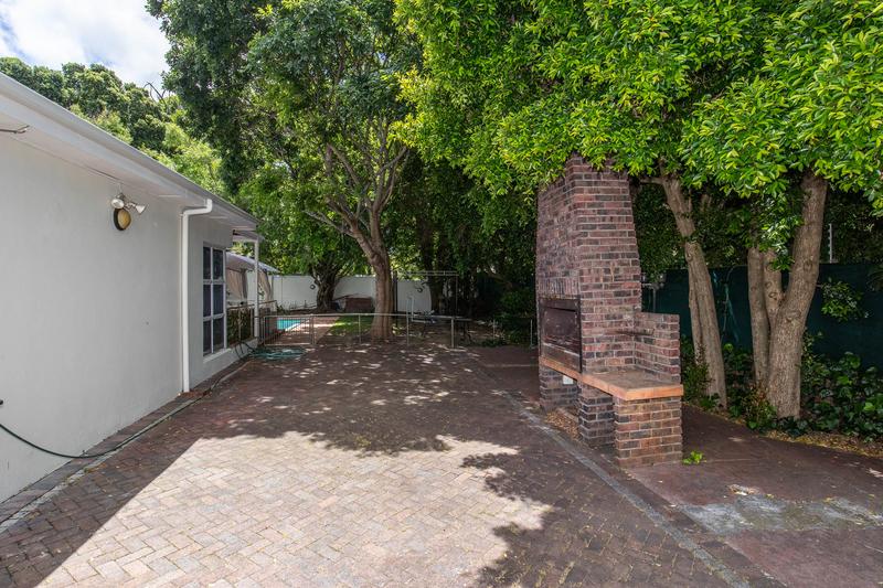 To Let 4 Bedroom Property for Rent in Constantia Western Cape